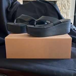 ✨L*SPACE x Matisse✨ - Allia Platform Sandal. Size 5